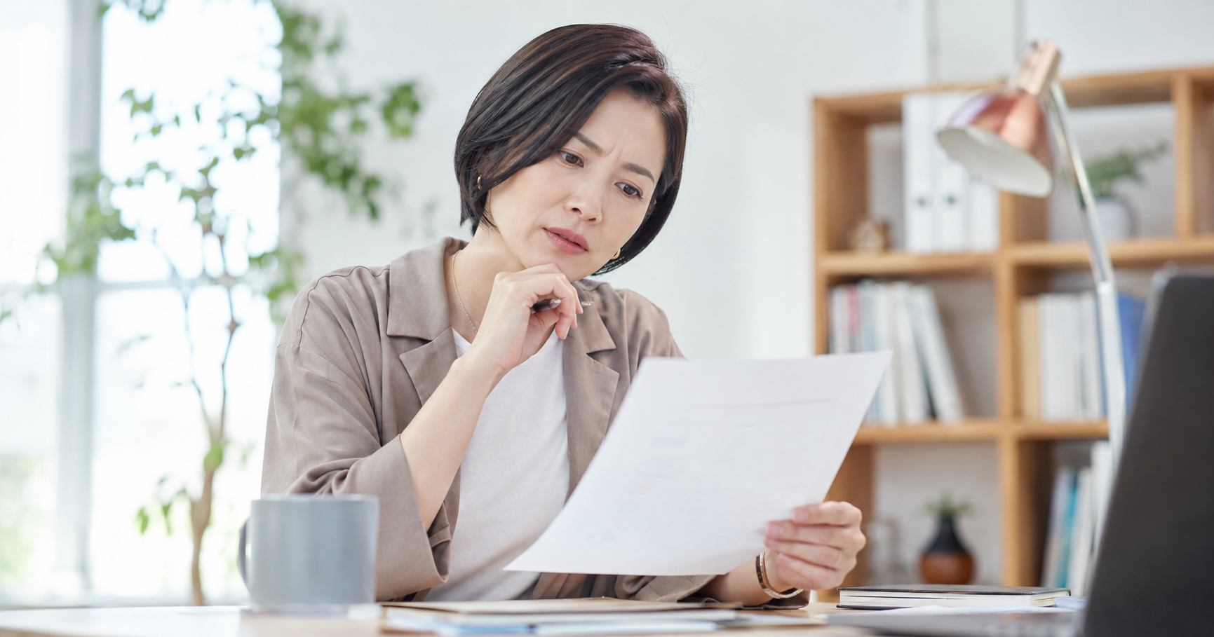 面接で伝えるキャリアプランを考えている就活生のイメージ 
