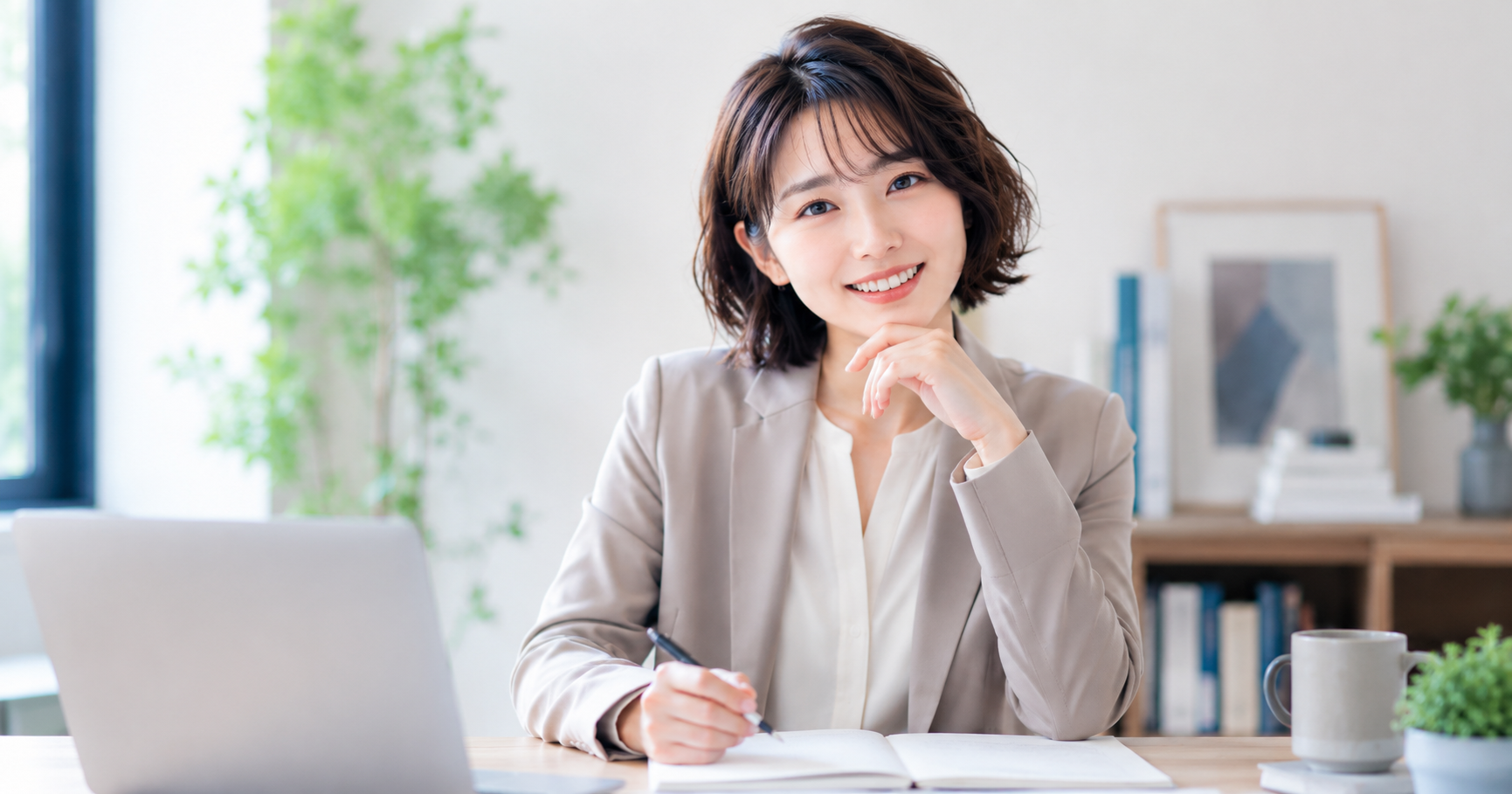自己PRの伝え方を整理できて前向きな表情になっている就活生のイメージ